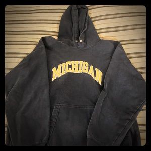 Michigan sweatshirt size Youth small to medium